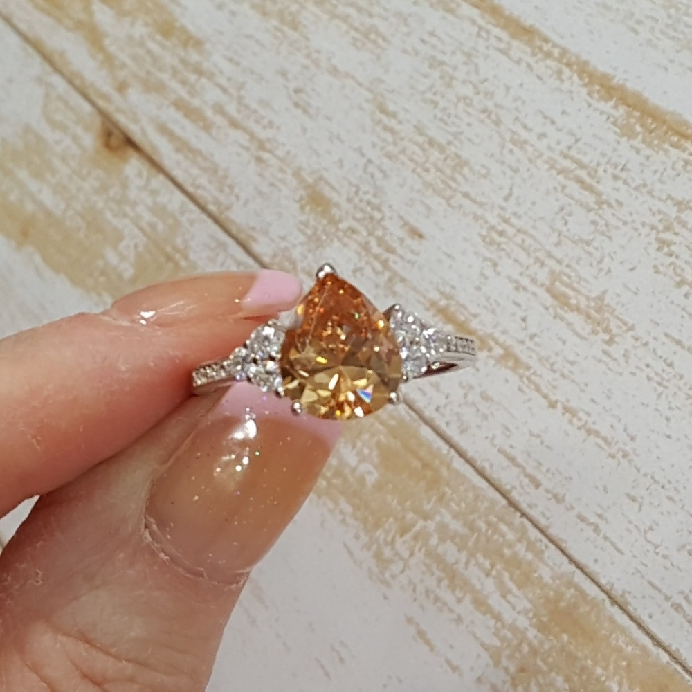 Champagne Cubic Zirconia - Picture 6 of 8